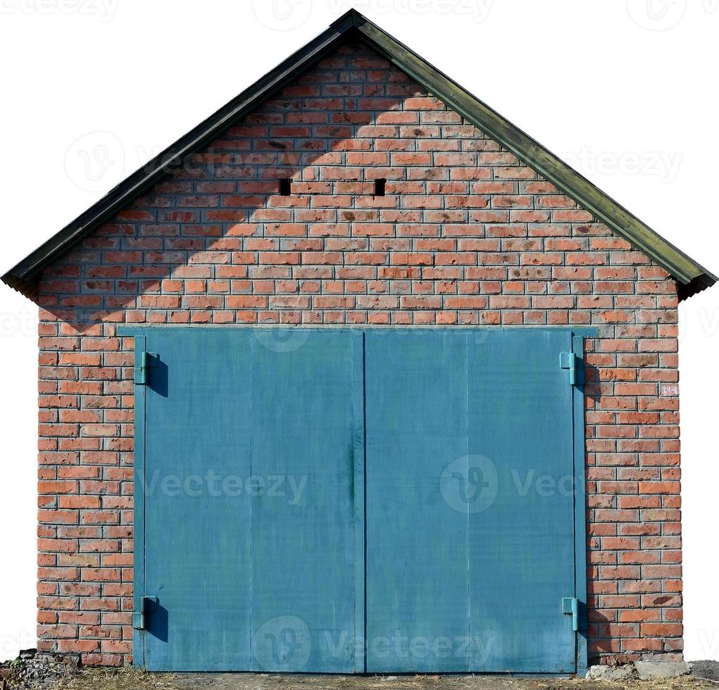 a textura de um portão de metal pintado de uma garagem de tijolos foto