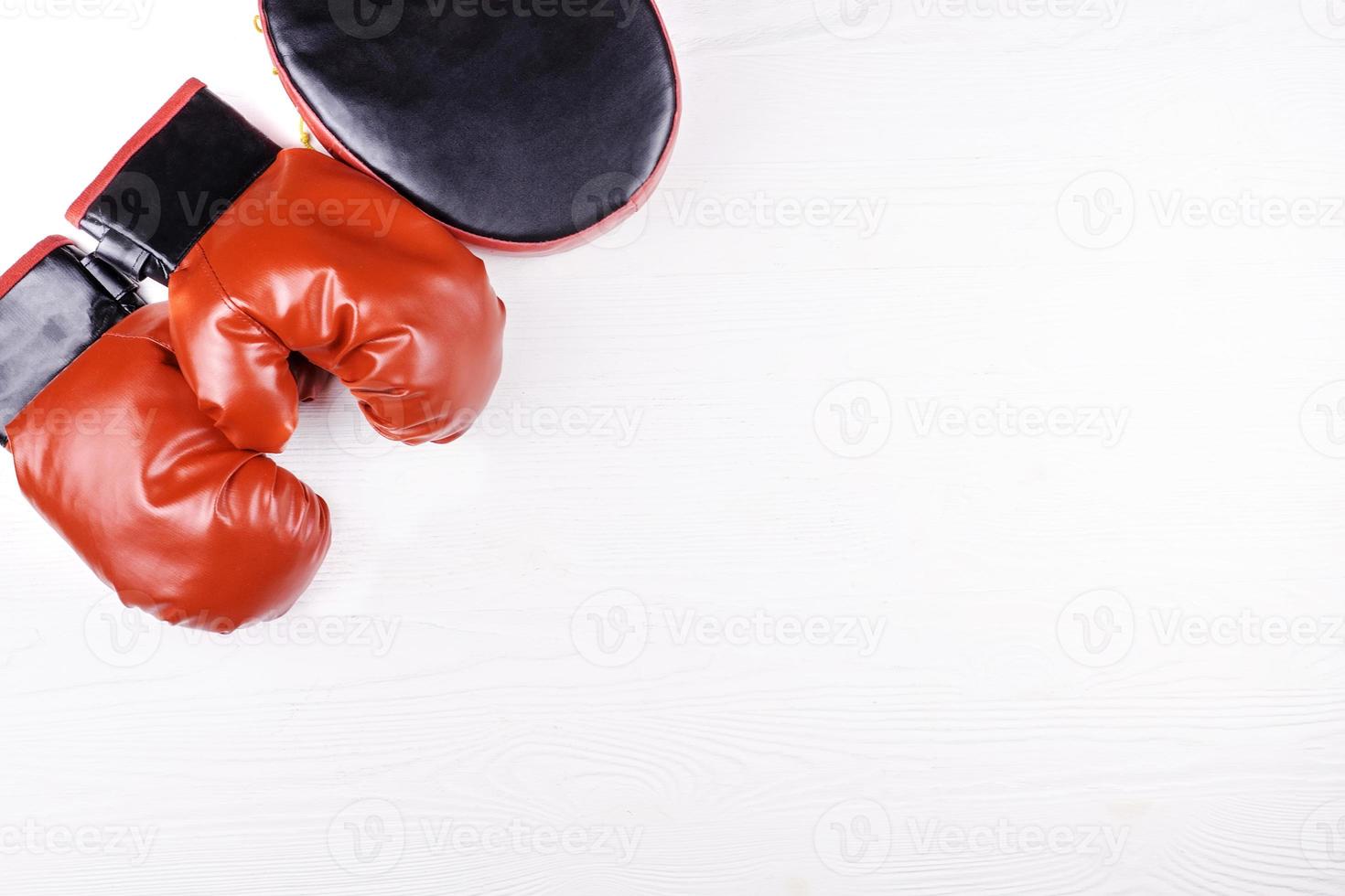 luvas de boxe e pata foto