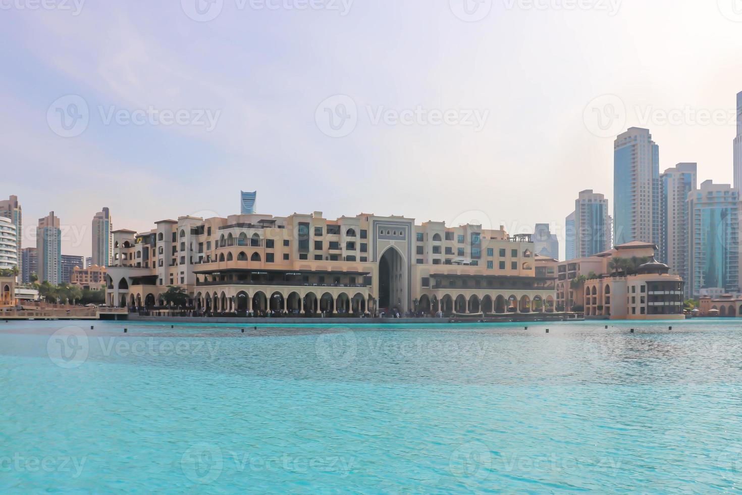 dubai, emirados árabes unidos, 25 de dezembro de 2018, arquitetura do horizonte. paisagem da cidade de dubai. vista panorâmica do pôr do sol do horizonte da cidade moderna. paisagem urbana dos emirados Árabes Unidos. foto