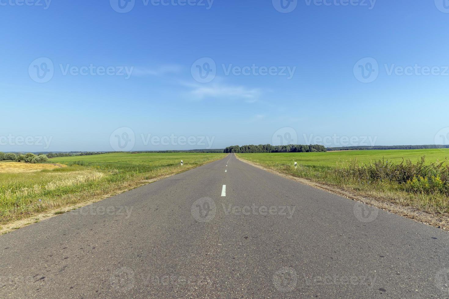 estrada de alta qualidade para o tráfego em áreas rurais foto