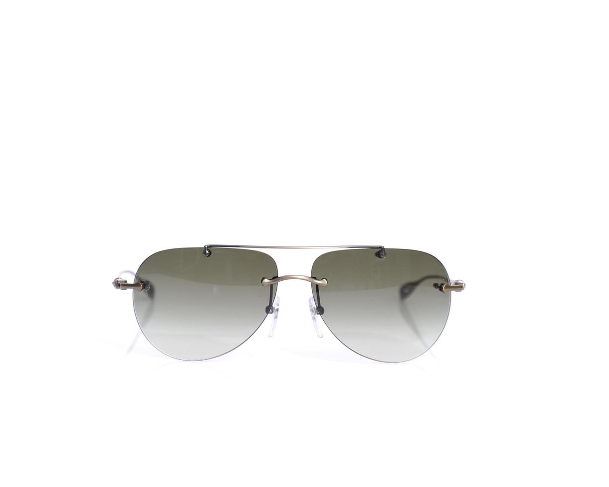 lindos óculos de sol de luxo isolados no fundo branco foto
