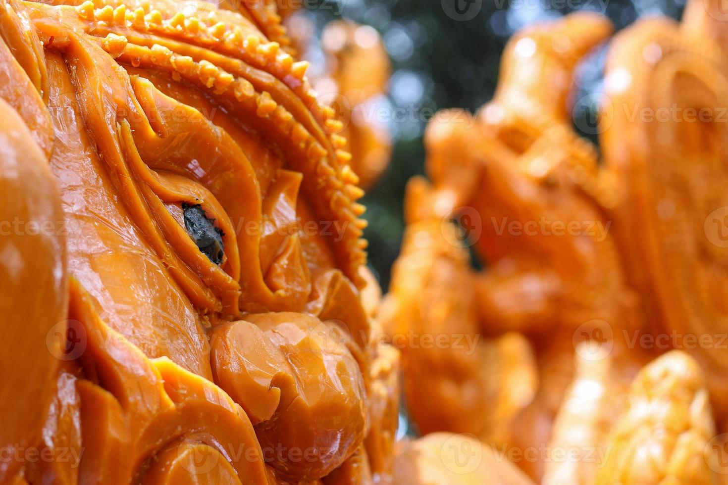 escultura ou escultura para o tradicional festival tailandês de desfile de velas em ubon ratchathani, tailândia. foto