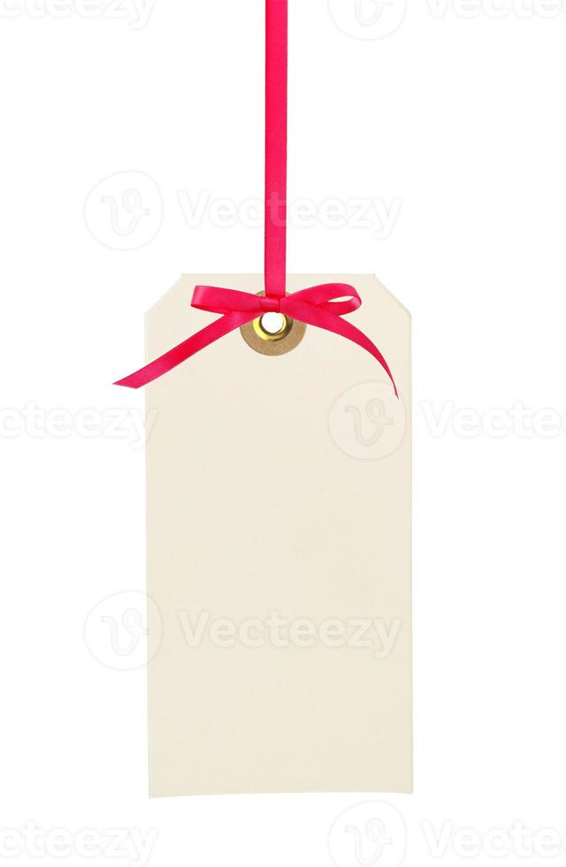 etiqueta de papelão com fita vermelha e laço foto