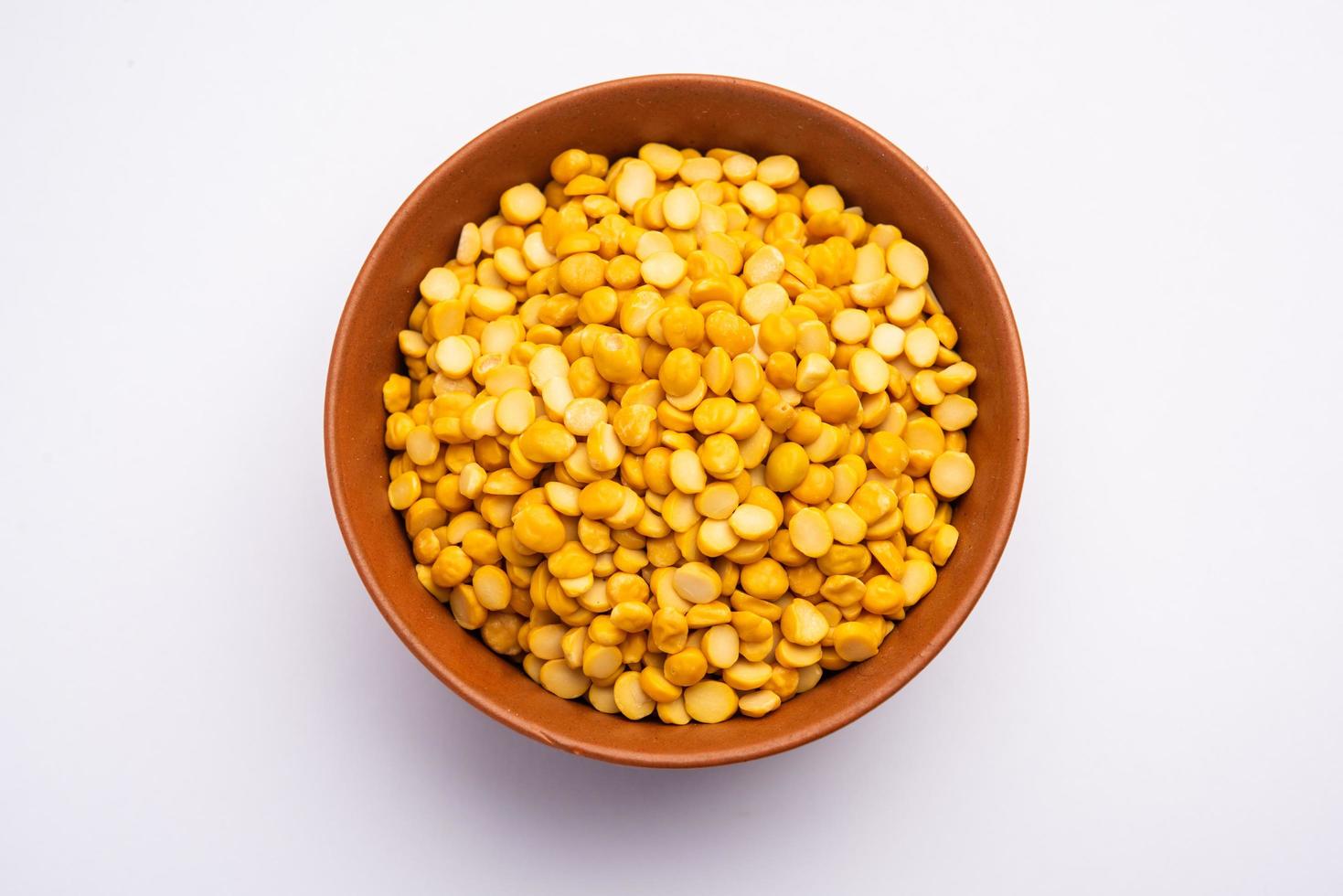 grão de bico dividido também conhecido como chana dal, ervilhas amarelas chana, lentilhas secas de grão de bico foto