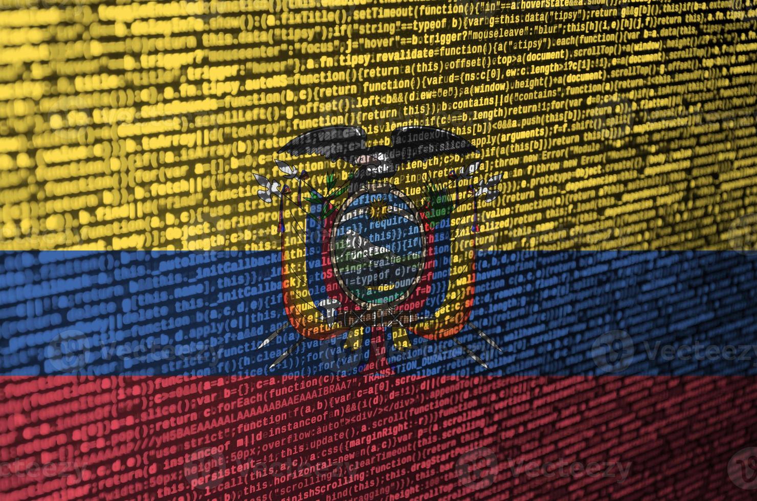 a bandeira do equador aparece na tela com o código do programa. o conceito de tecnologia moderna e desenvolvimento de sites foto