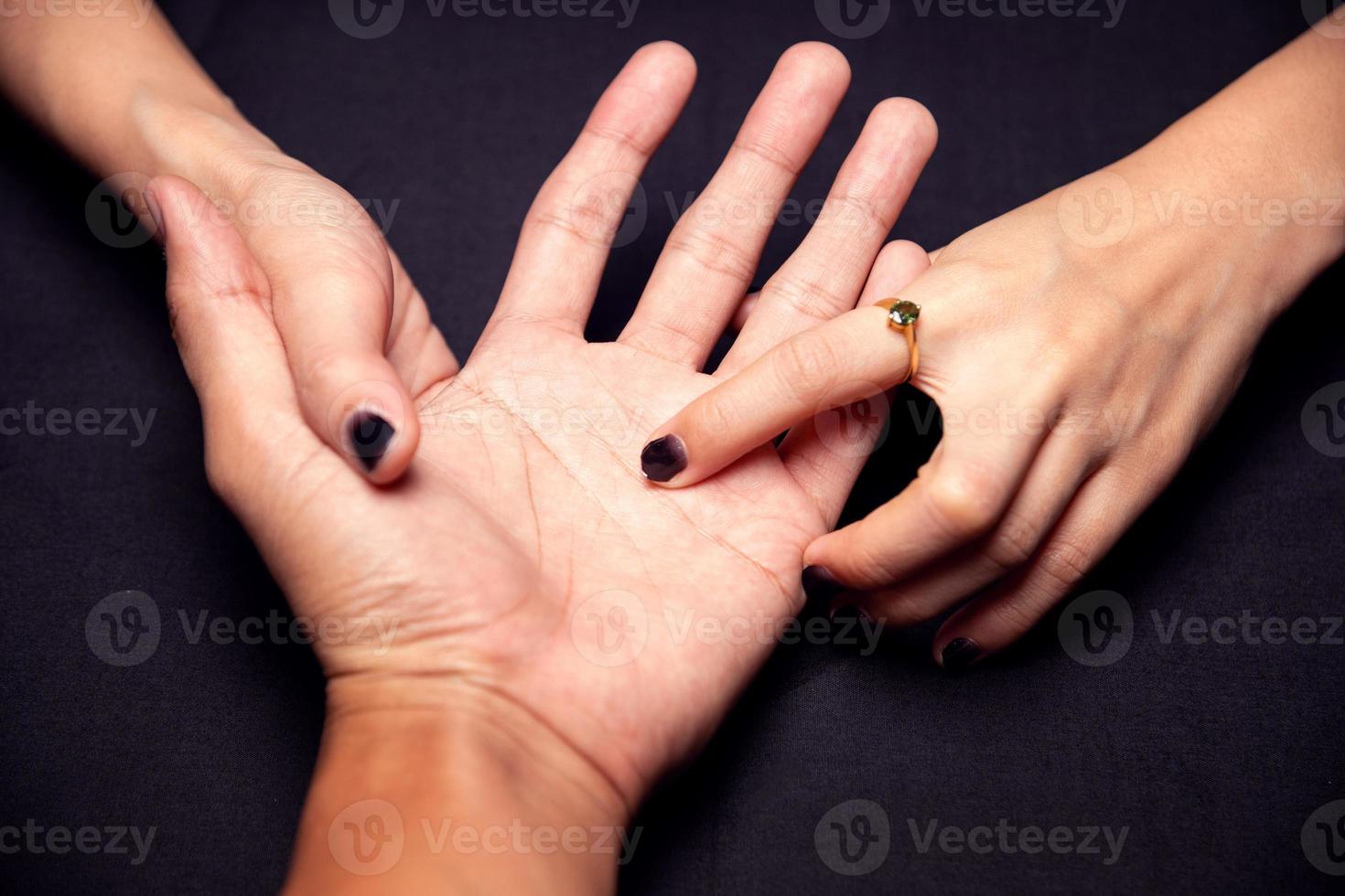 mãos de cartomante foto