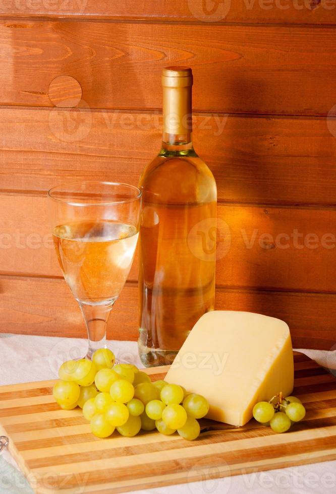 vinho branco, queijo, uva foto