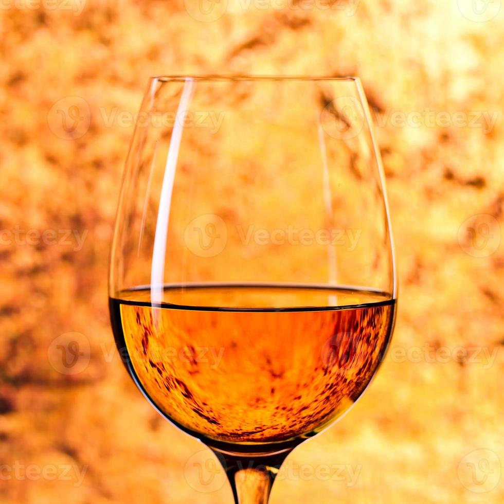 copo com vinho branco foto
