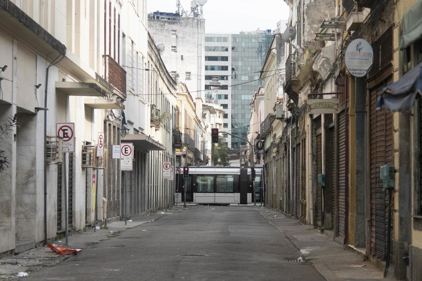 rio de janeiro, brasil, 16 de outubro de 2022, rua no centro da cidade, com fachadas antigas foto