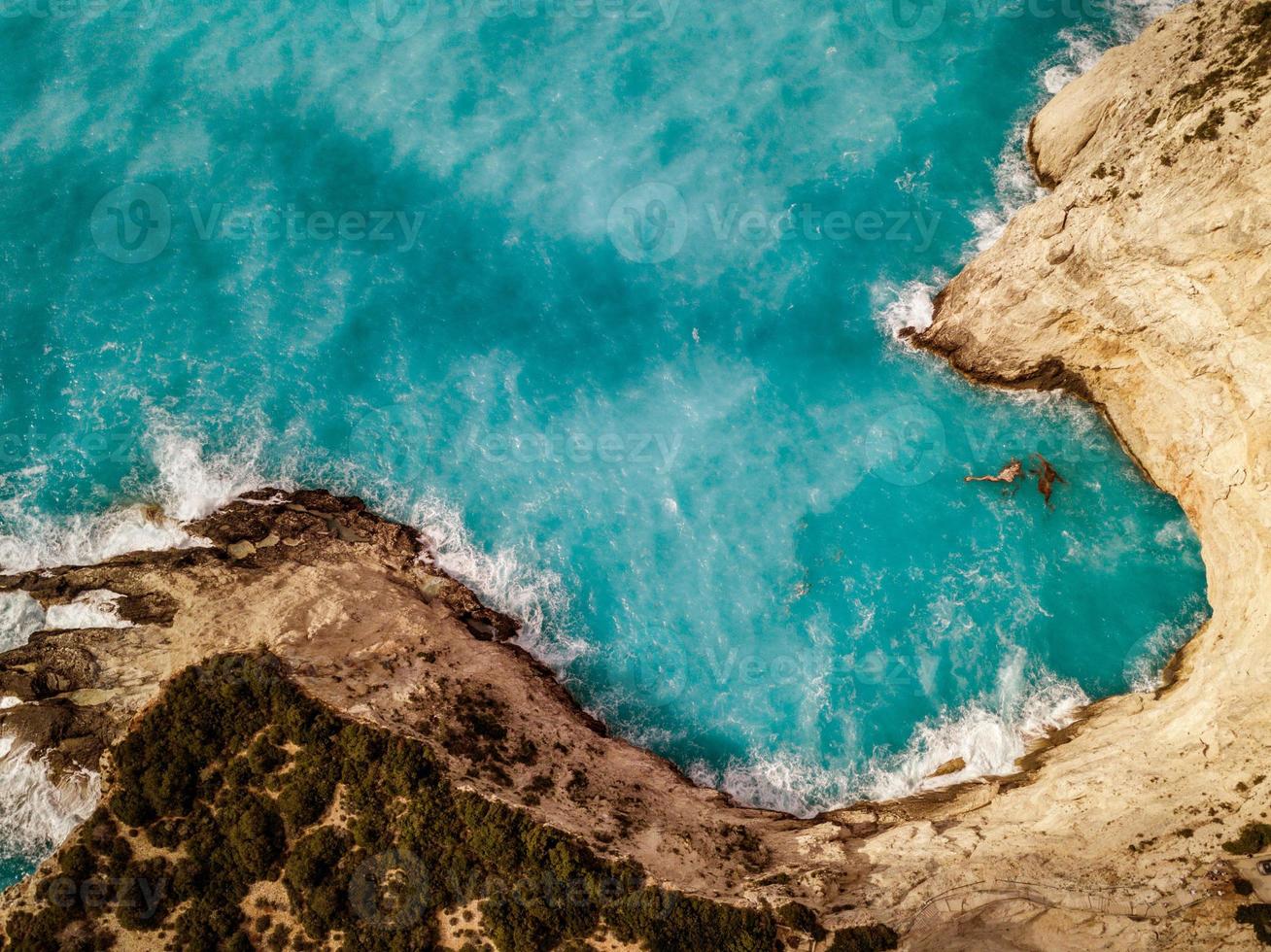 vista aérea de falésias mediterrâneas foto