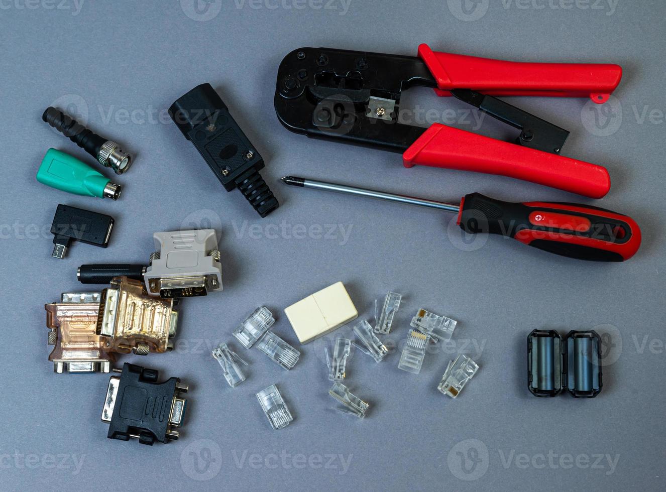 ferramenta de crimpagem para crimpagem com muitos adaptadores de conectores foto