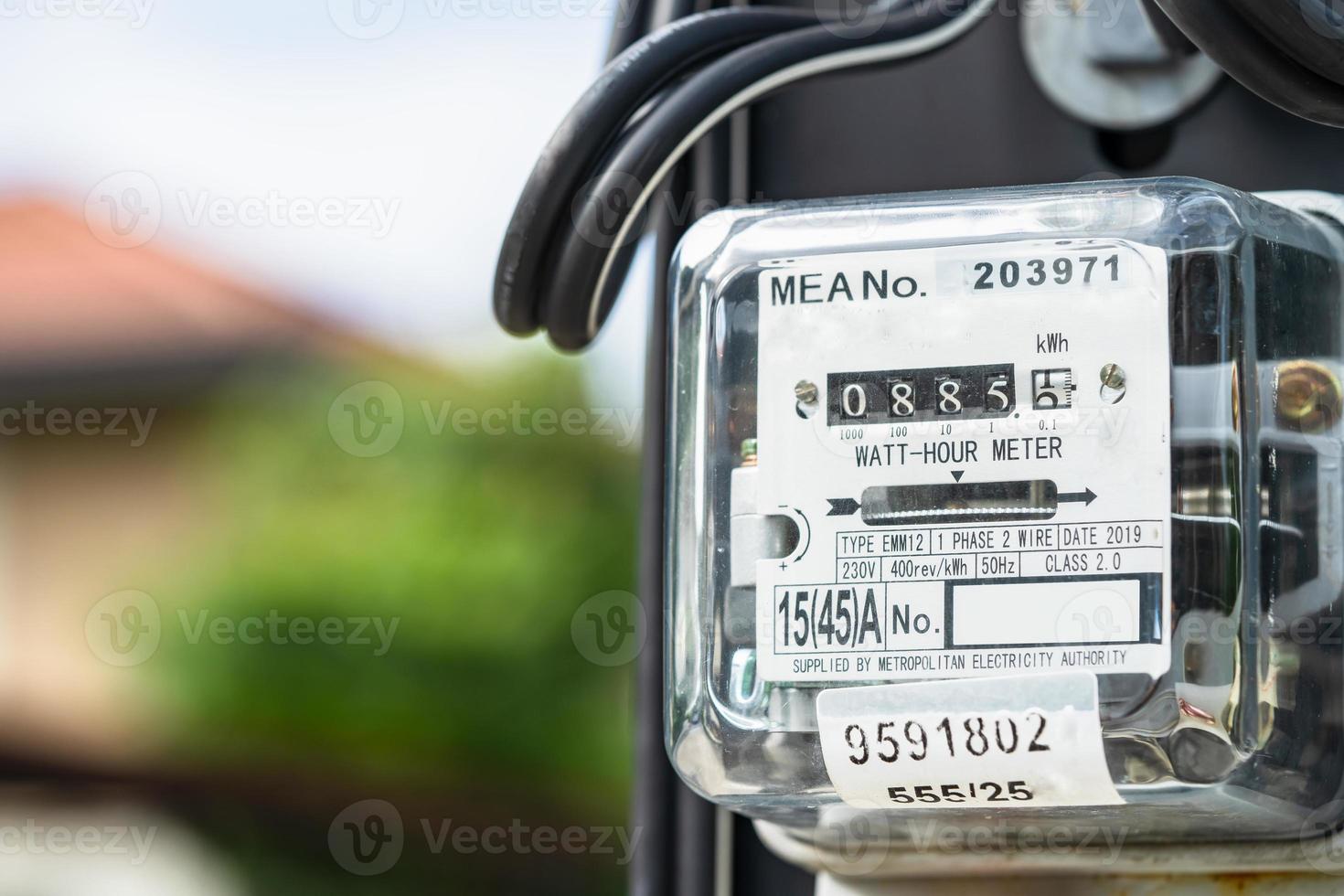 medidor de energia elétrica de medição para custo de energia em casa e no escritório. foto