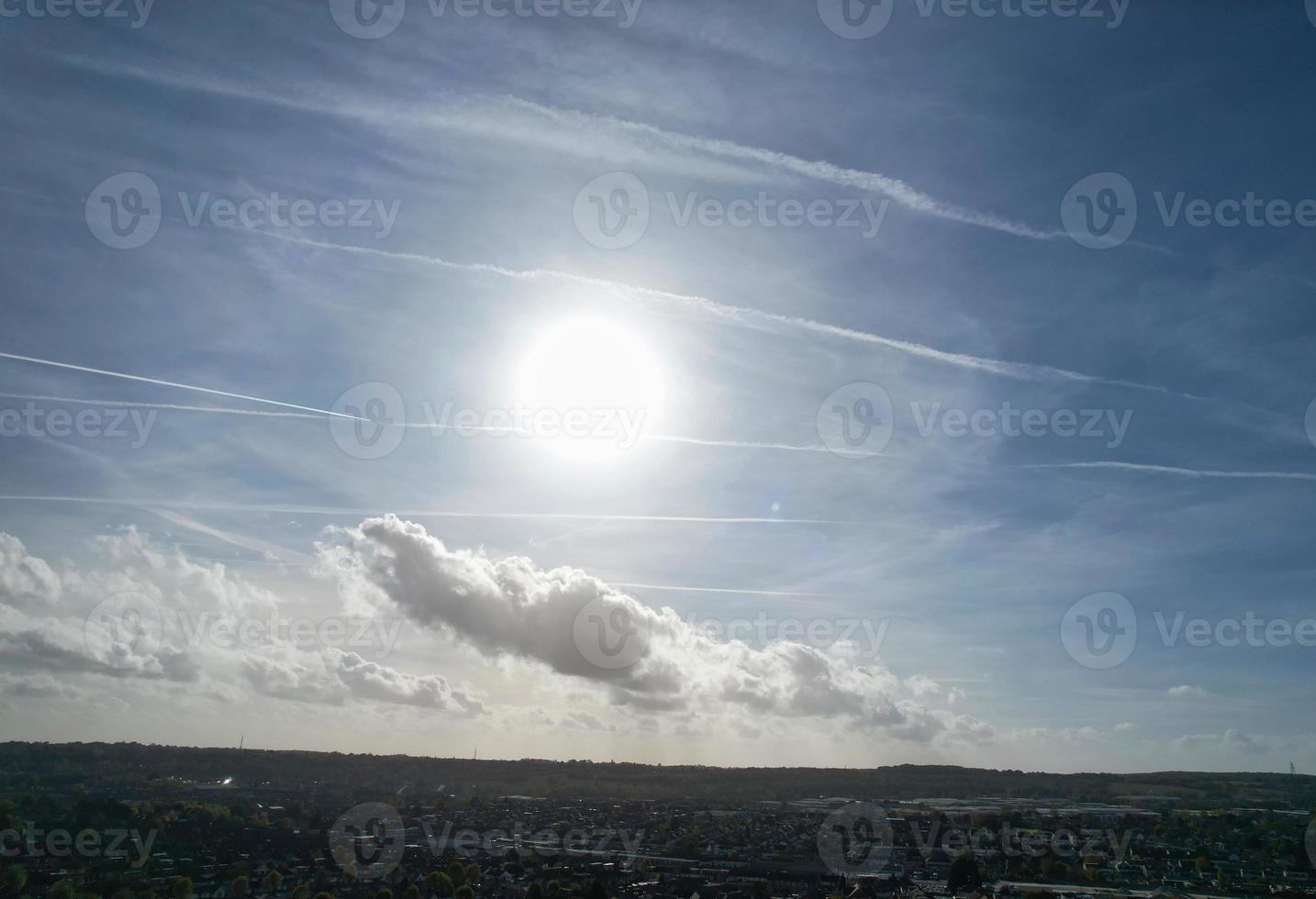 melhor vista de alto ângulo de nuvens dramáticas sobre o céu foto