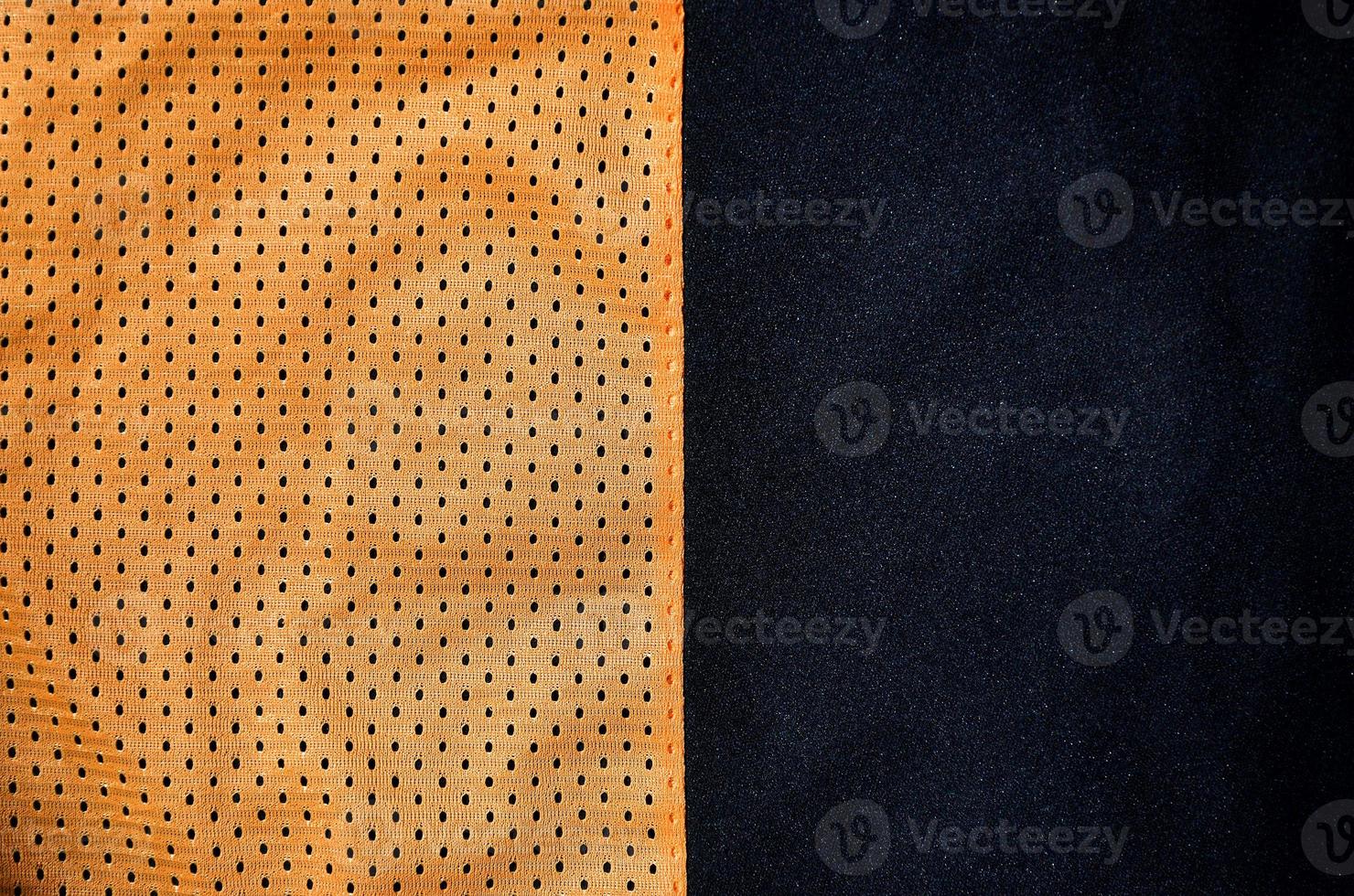 close-up de shorts esportivos de nylon poliéster laranja para criar um plano de fundo texturizado foto