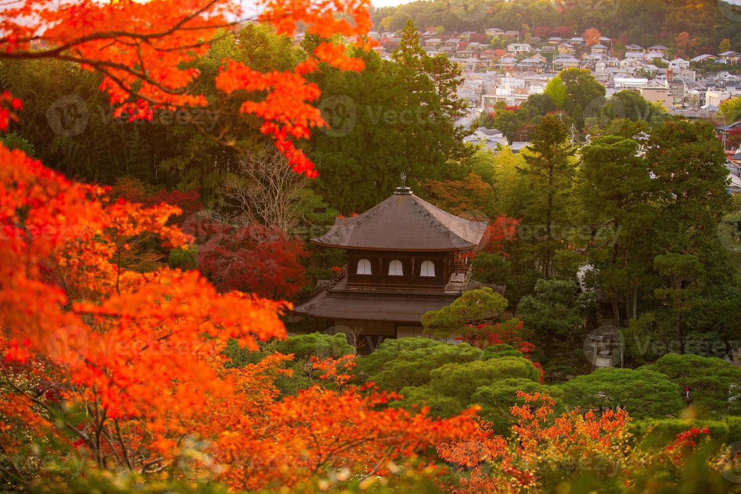 ginkaku-ji, templo do pavilhão de prata ou oficialmente chamado jisho-ji, ou templo da misericórdia brilhante, um templo zen na ala sakyo de kyoto, kansai, japão foto