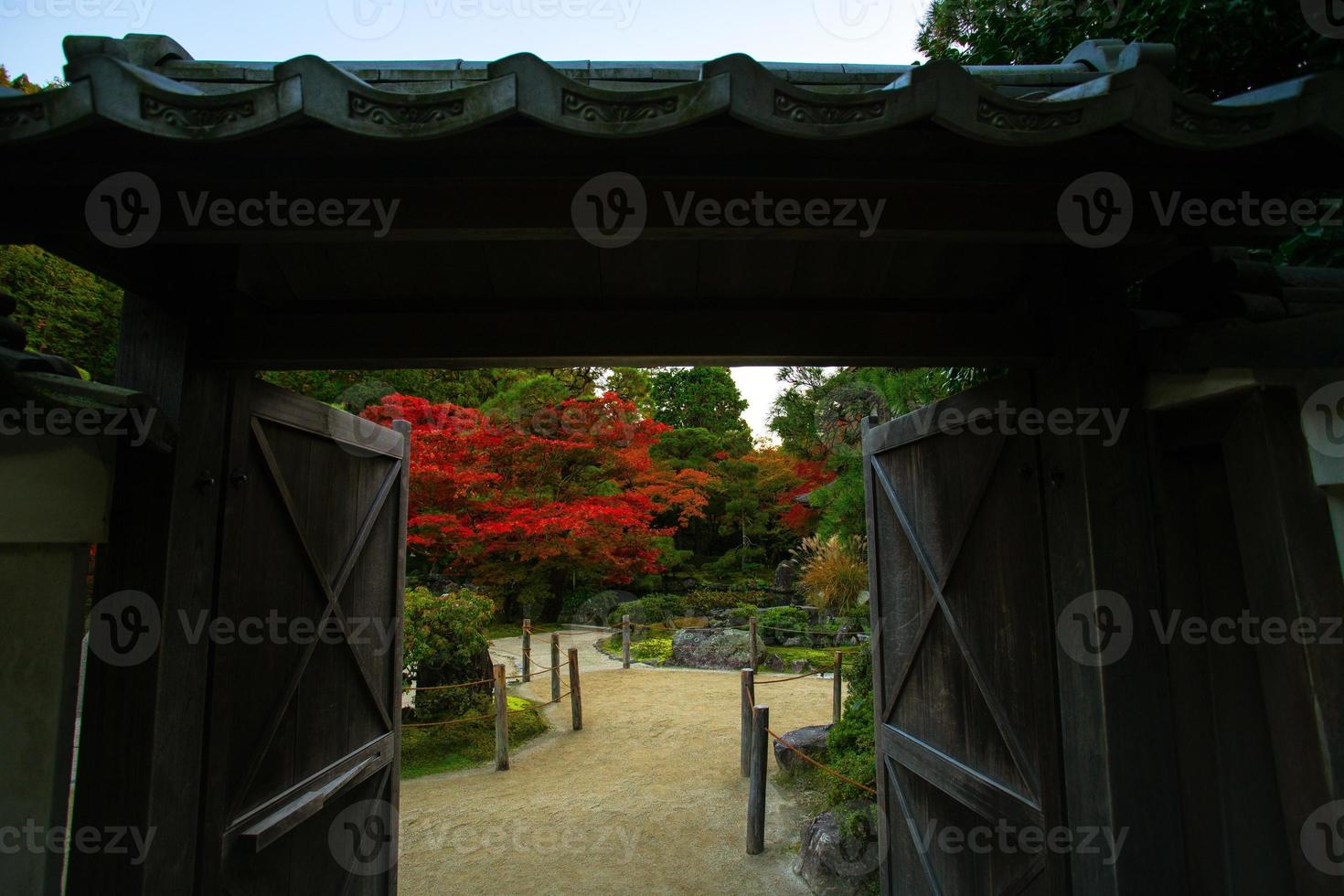 ginkaku-ji, templo do pavilhão de prata ou oficialmente chamado jisho-ji, templo da misericórdia brilhante, um templo zen na ala sakyo de kyoto, kansai, japão foto