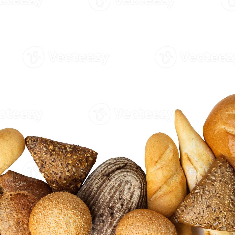 composição com pães isolados no fundo branco foto