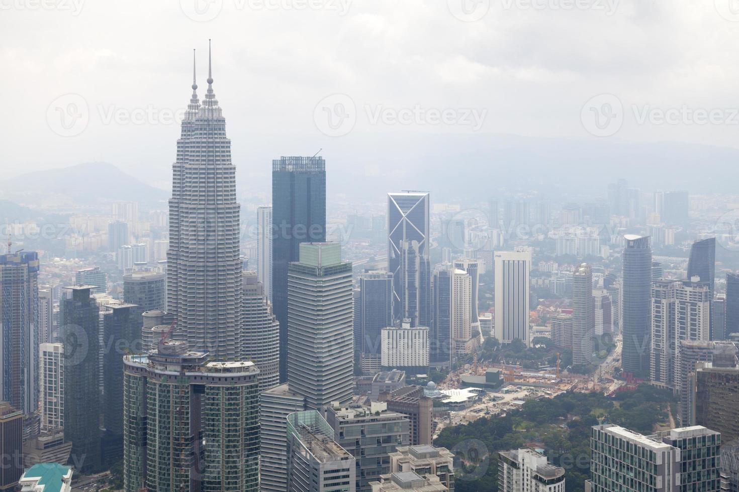 vista aérea da torre petronas em kuala lumpur foto