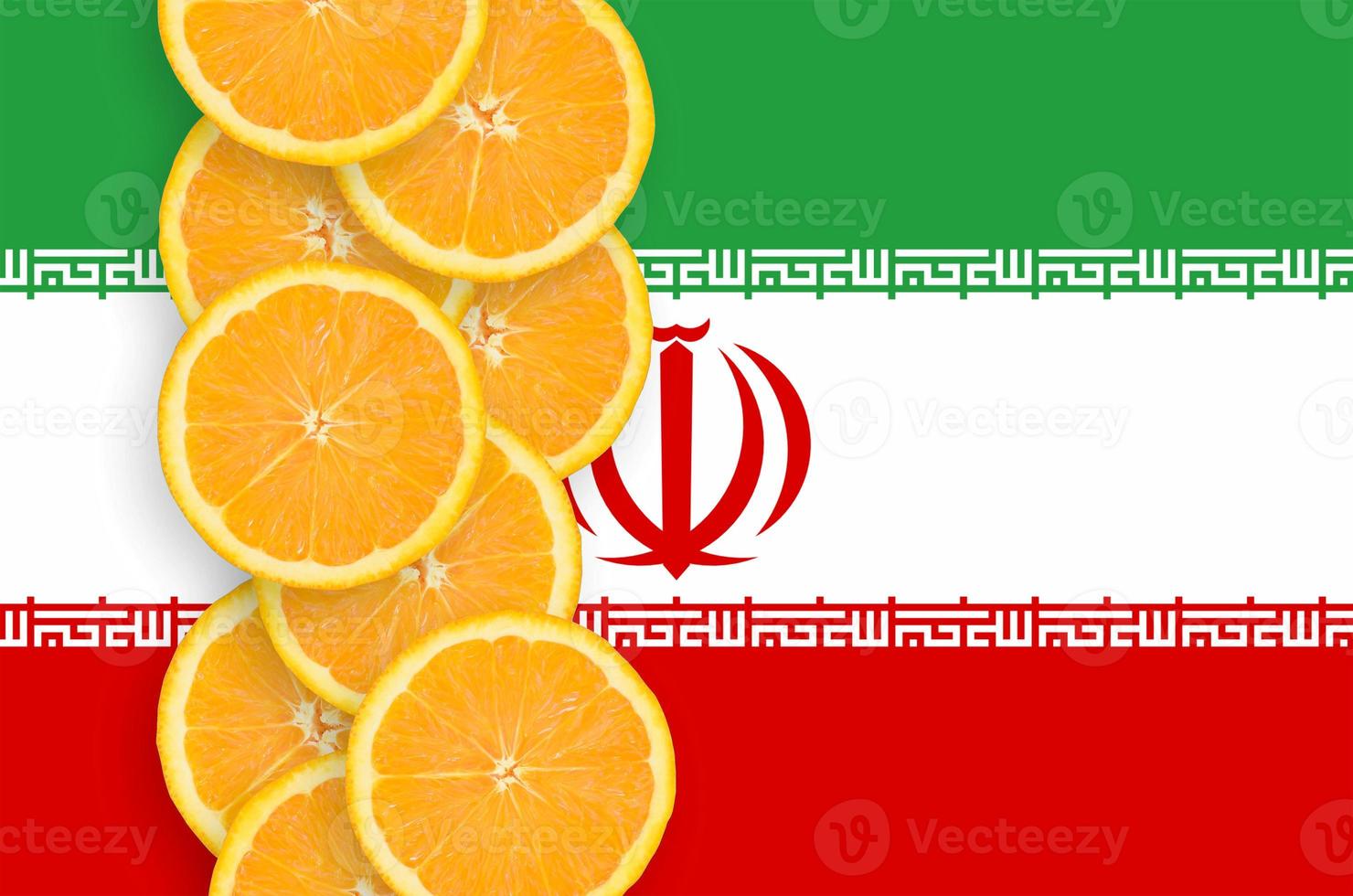 bandeira do irã e linha vertical de fatias de frutas cítricas foto