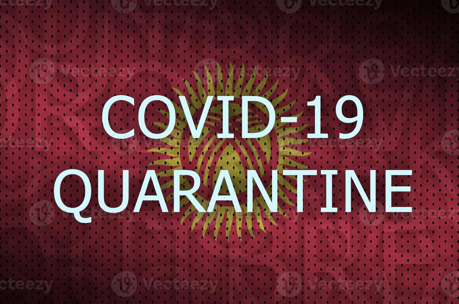 bandeira do quirguistão e inscrição de quarentena covid-19. coronavírus ou vírus 2019-ncov foto