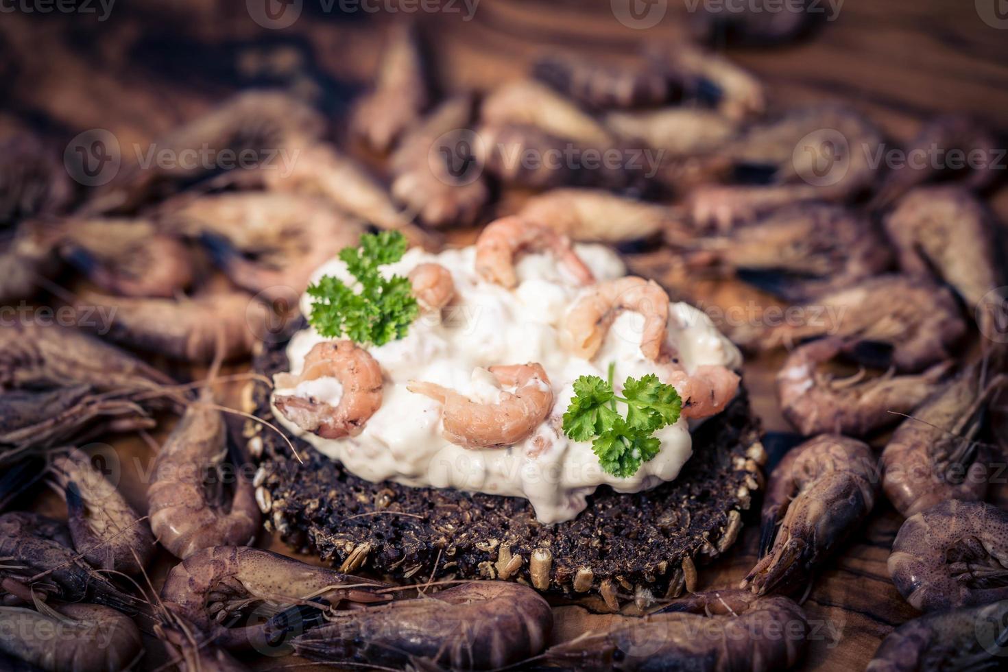 salada com caranguejos frescos do mar do norte foto