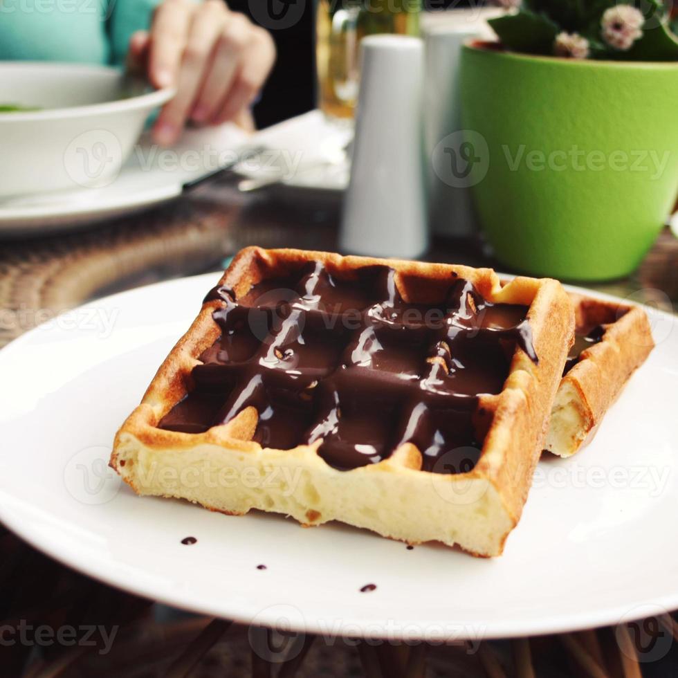 waffles vienenses cobertos com chocolate. foto