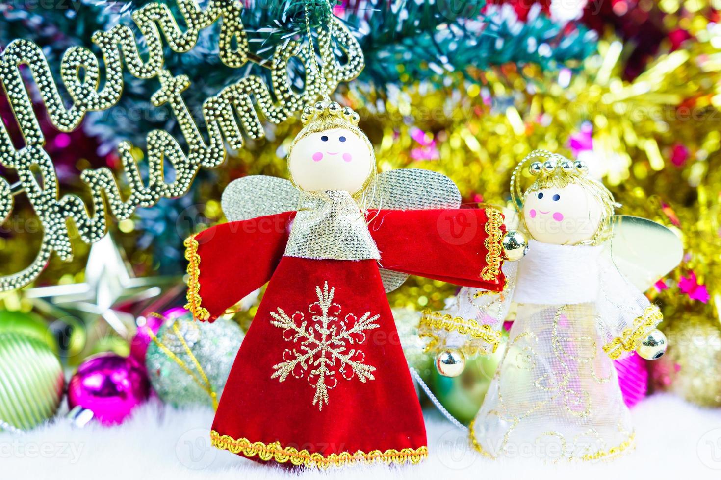 boneca de natal com enfeites e decorações de natal foto