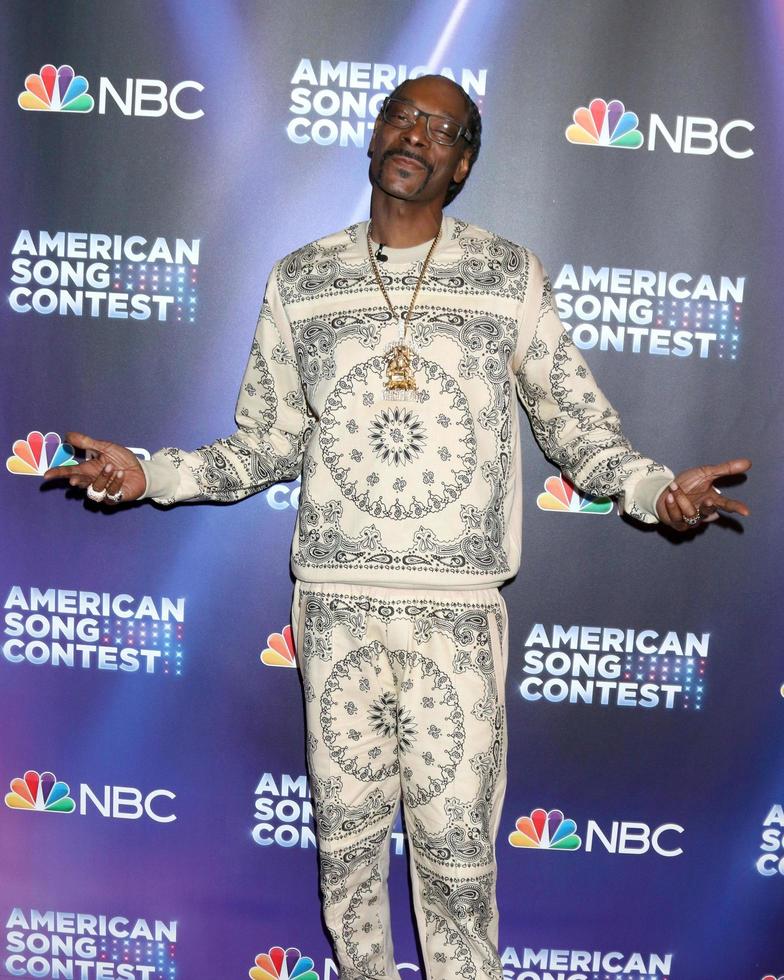 los angeles - 11 de abril - snoop dogg no american song contest week 4 red carpet no universal studios em 11 de abril de 2022 em los angeles, ca foto