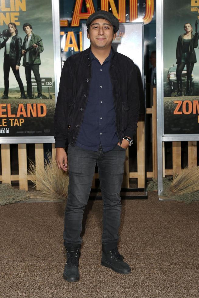 los angeles - 11 de outubro - tony revolori na estréia do zombieland double tap no tcl chinese theatre em 11 de outubro de 2019 em los angeles, ca foto