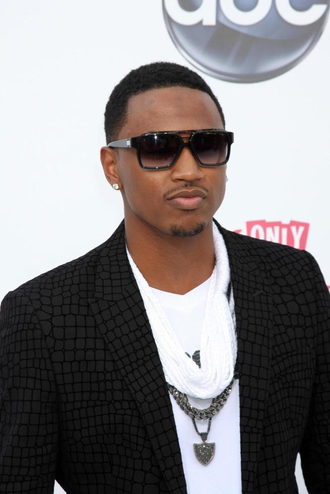 las vegas, 22 de maio - trey songz chegando ao billboard music awards 2011 no mgm grand garden arena em 22 de maio de 2010 em las vegas, nv foto