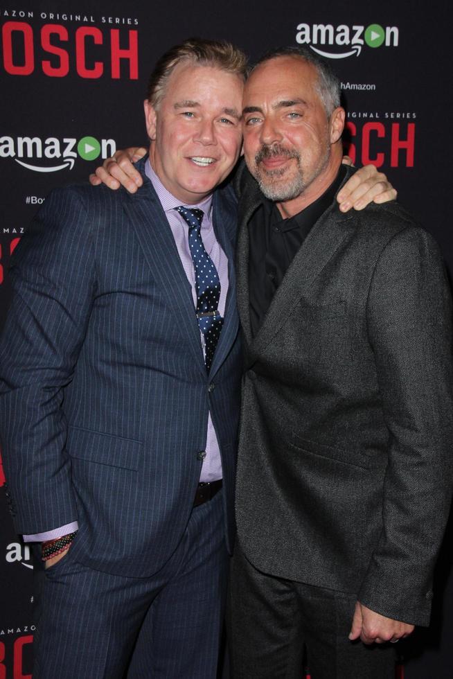 los angeles, 3 de março - spencer garrett, titus welliver na estreia da segunda temporada da bosch no silver screen theater no pacific design center em 3 de março de 2016 em west hollywood, ca foto