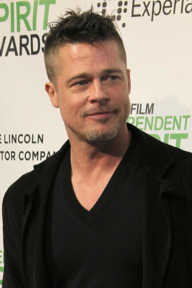 los angeles, 1 de março - brad pitt no filme independente spirit awards na tenda na praia em 1 de março de 2014 em santa monica, ca foto