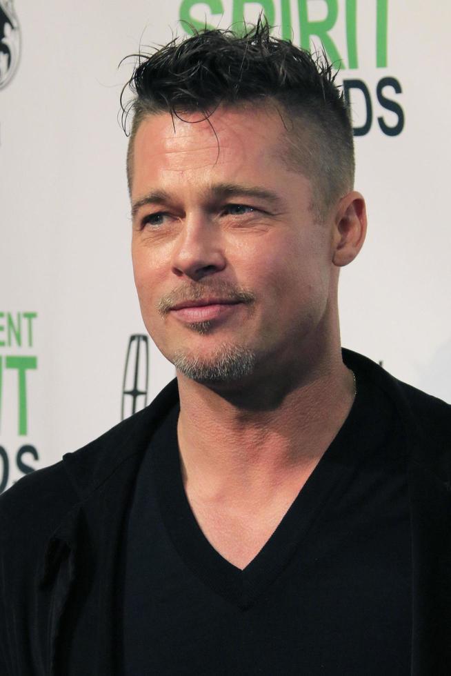 los angeles, 1 de março - brad pitt no filme independente spirit awards na tenda na praia em 1 de março de 2014 em santa monica, ca foto