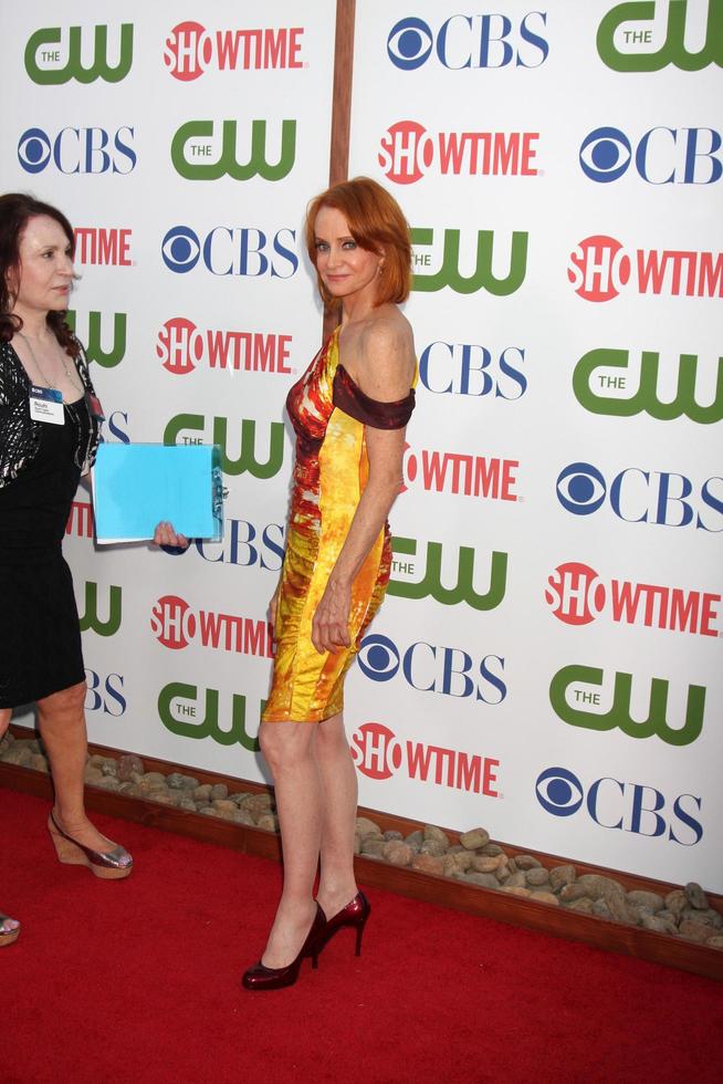 los angeles, 3 de agosto - swoosie kurtz chegando ao cbs tca summer 2011 all star party no robinson may parking garage em 3 de agosto de 2011 em beverly hills, ca foto