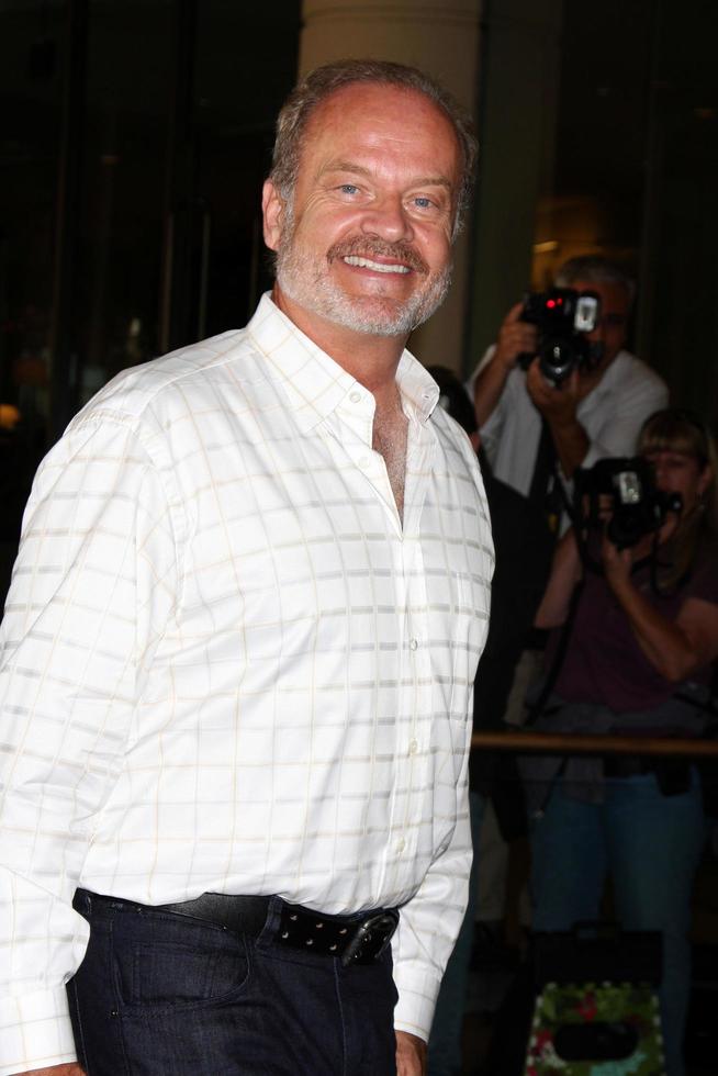 los angeles, 2 de agosto - kelsey grammer chega ao cable tca press tour no beverly hilton hotel em 2 de agosto de 2012 em beverly hills, ca foto