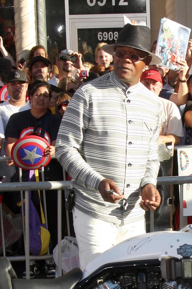 los angeles, 19 de julho - samuel l jackson chegando ao capitão américa - a estréia do primeiro vingador no teatro el capitan em 19 de julho de 2011 em los angeles, ca foto