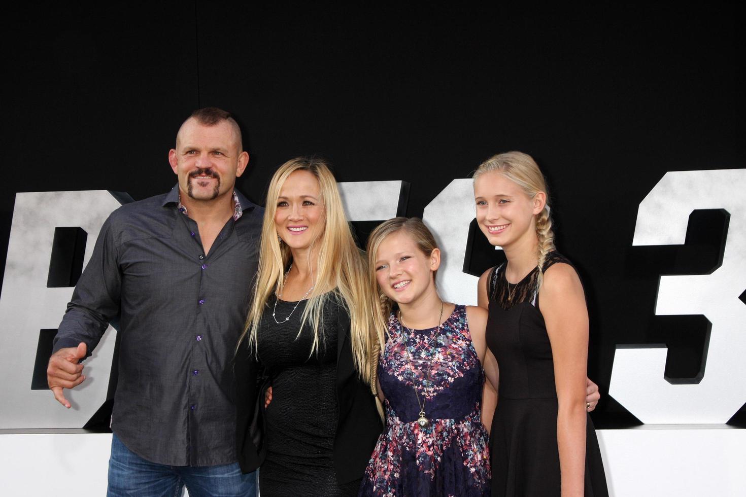 los angeles, 11 de agosto - chuck liddell no expendables 3 estréia no tcl chinese theatre em 11 de agosto de 2014 em los angeles, ca foto