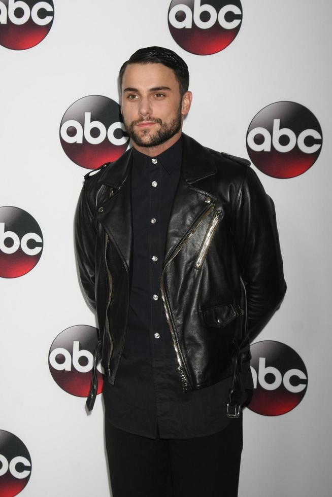 vlos angeles, 9 de janeiro - jack falahee na festa disney abc tv 2016 tca no hotel langham huntington em 9 de janeiro de 2016 em pasadena, ca foto