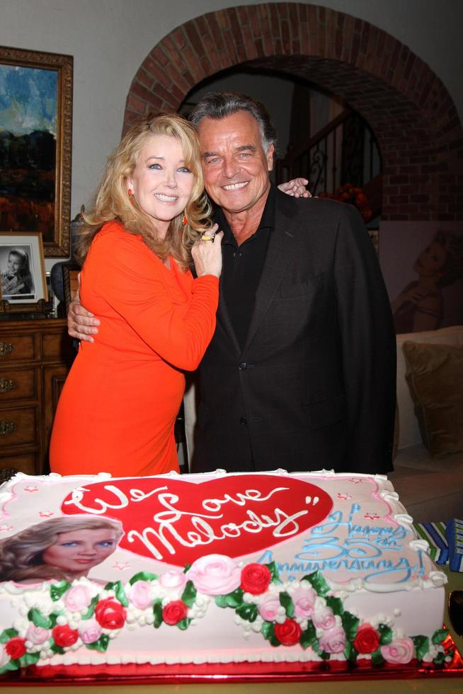 los angeles, 4 de março - melody thomas scott, raywise no melody thomas scott comemora 35 anos no young and the restless na cbs television city em 4 de março de 2014 em los angeles, ca foto