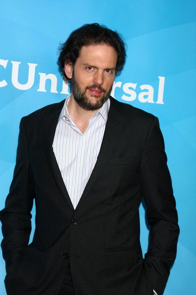 los angeles, 6 de janeiro - silas weir mitchell participa da turnê de imprensa de inverno nbcuniversal 2013 tca no langham huntington hotel em 6 de janeiro de 2013 em pasadena, ca foto