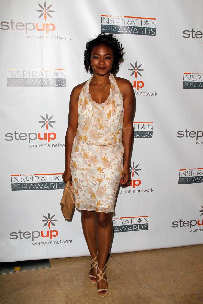 los angeles, 8 de junho - tatyana ali chegando aos prêmios stepup womens network inspiração no beverly hilton hotel em 8 de junho de 2012 em beverly hills, ca foto