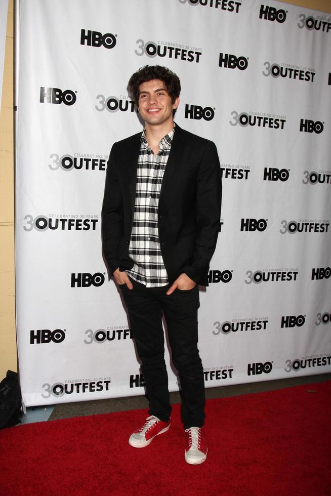 los angeles, 22 de julho - carter jenkins chega à noite de gala de encerramento do festival de 2012 do relâmpago no anfiteatro ja ford em 22 de julho de 2012 em los angeles, ca foto