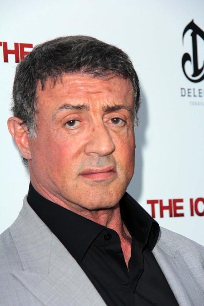 los angeles, 22 de abril - sylvester stallone chega na estréia de homem de gelo no arclight hollywood theatres em 22 de abril de 2013 em los angeles, ca foto