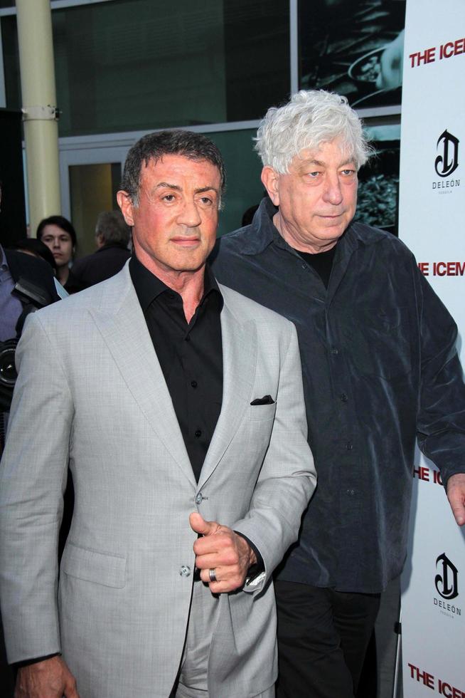 los angeles, 22 de abril - sylvester stallone chega na estréia de homem de gelo no arclight hollywood theatres em 22 de abril de 2013 em los angeles, ca foto