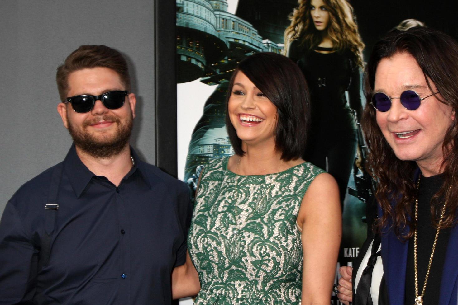 los angeles, 1 de agosto - jack osbourne, esposa, ozzy osbourne chega na estréia de recall total no teatro chinês graumans em 1 de agosto de 2012 em los angeles, ca foto