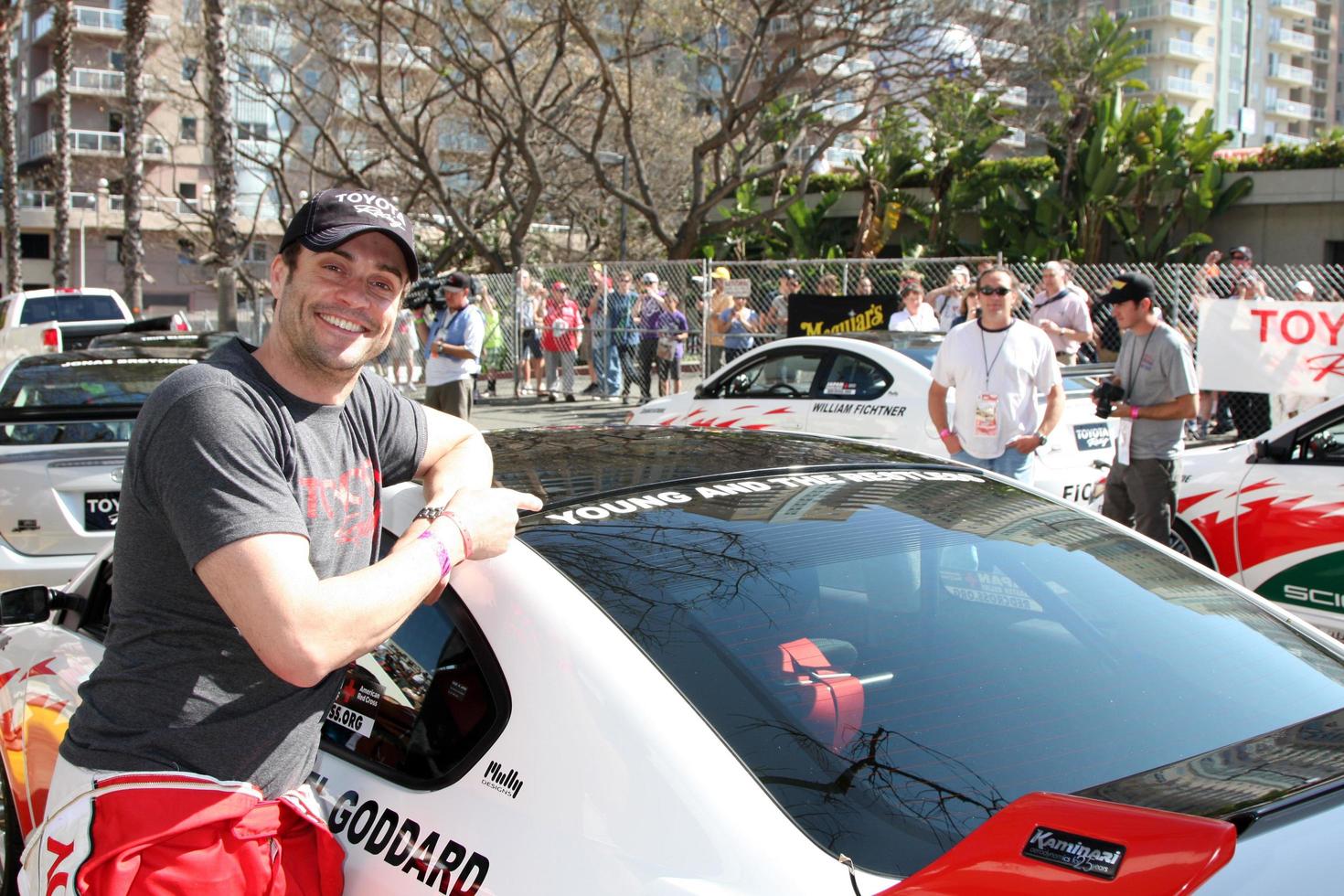 los angeles, 16 de abril - daniel goddard no toyota grand prix pro celeb race na toyota grand prix track em 16 de abril de 2011 em long beach, ca foto