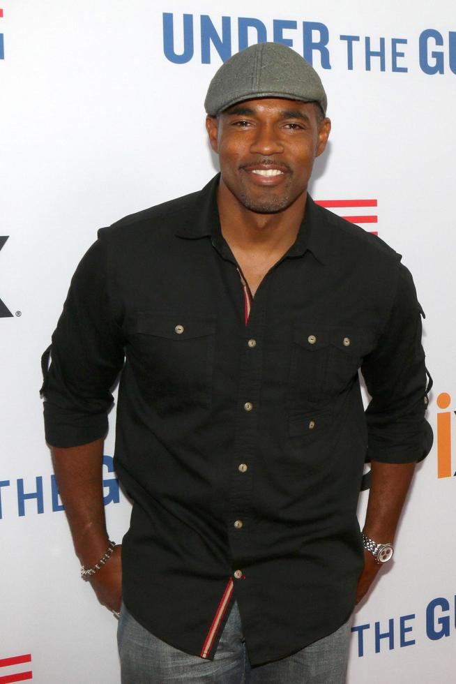 los angeles, 3 de maio - jason george na estréia do under the gun no teatro samuel goldwyn em 3 de maio de 2016 em beverly hills, ca foto