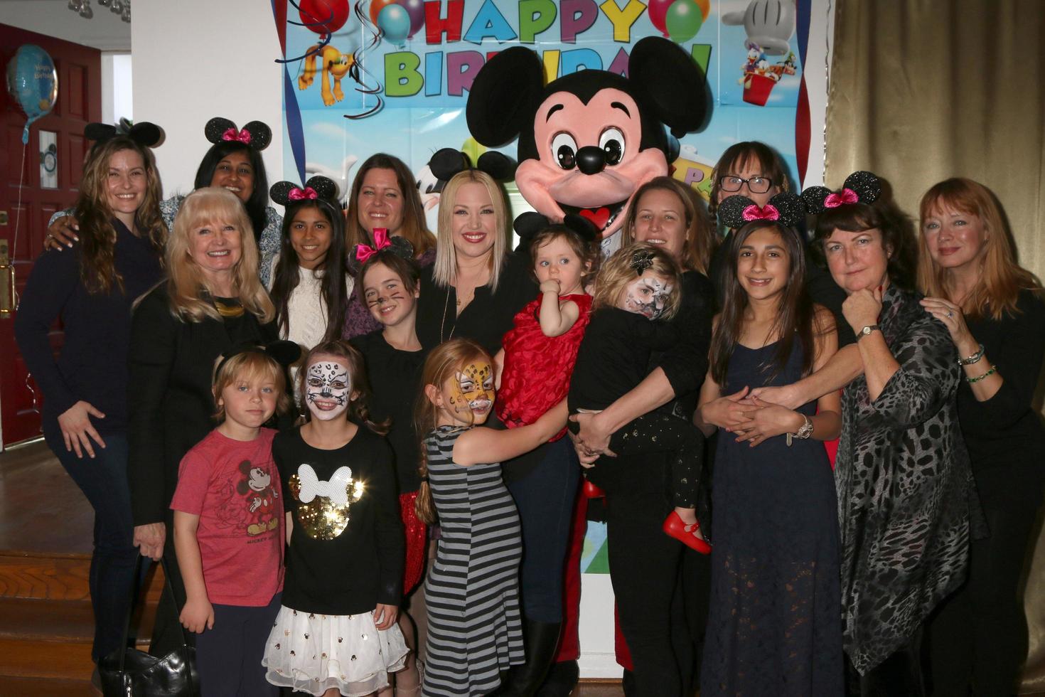 los angeles, 4 de dezembro - convidados na festa de 1º aniversário de amelie bailey em residência particular em 4 de dezembro de 2016 em studio city, ca foto