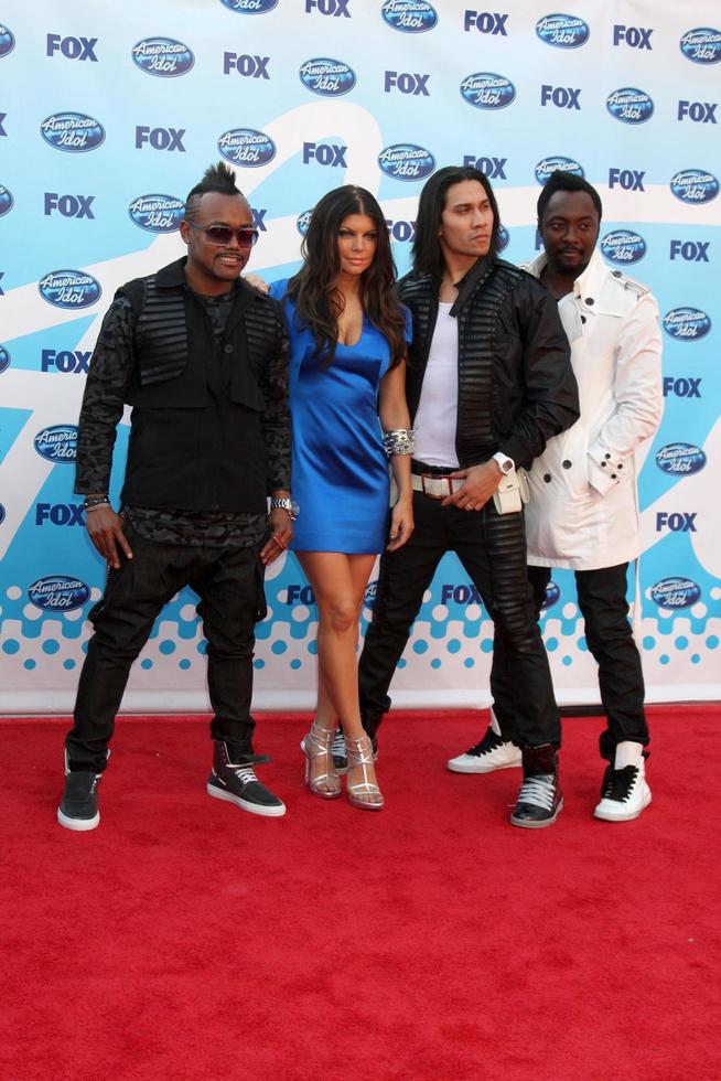 Black Eyed Peas chegando ao final da 8ª temporada do amerian idol no nokia theatre em los angeles, ca em 20 de maio de 2009 foto