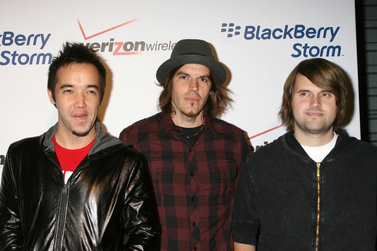 hoobastank chegando ao evento blackberry storm, em avalon, em hollywood, ca, em 29 de outubro de 2008 ©2008 kathy hutchins foto de hutchins